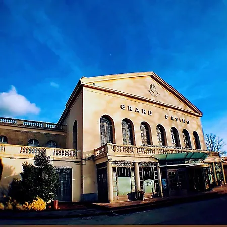 Porte Du Casino Gasthuis *